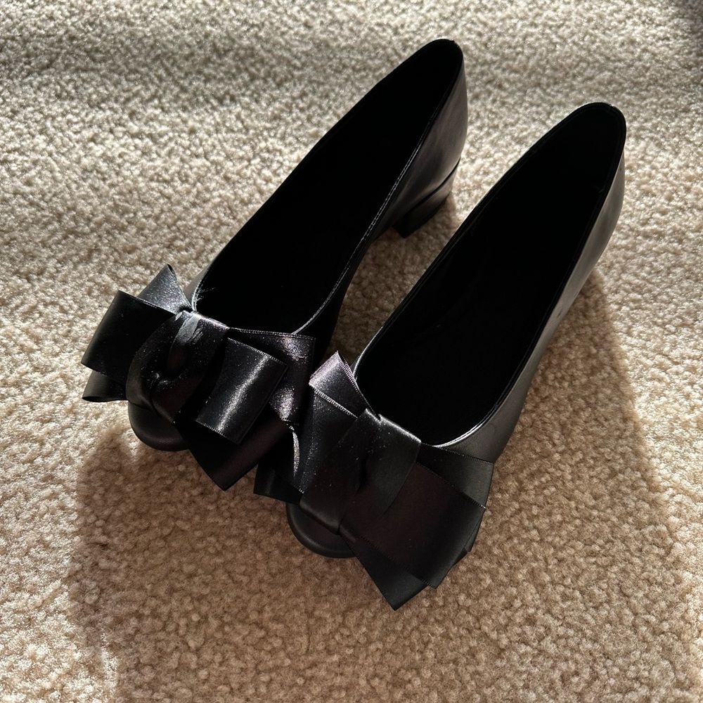 Charleston Shoe Co. Black Satin-Bow Leather Charlotte flats shoes Women
